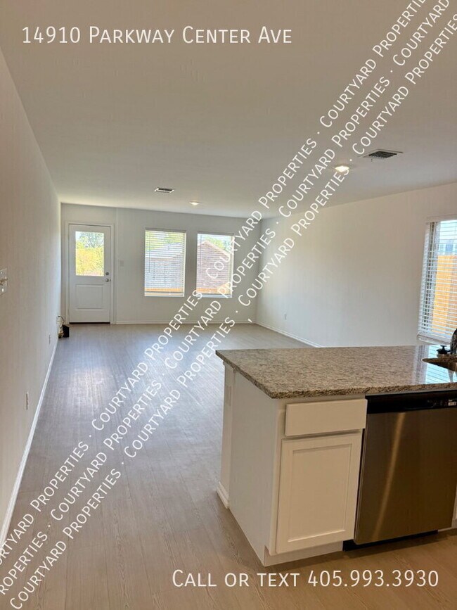 Building Photo - 14910 Parkway Center Ave