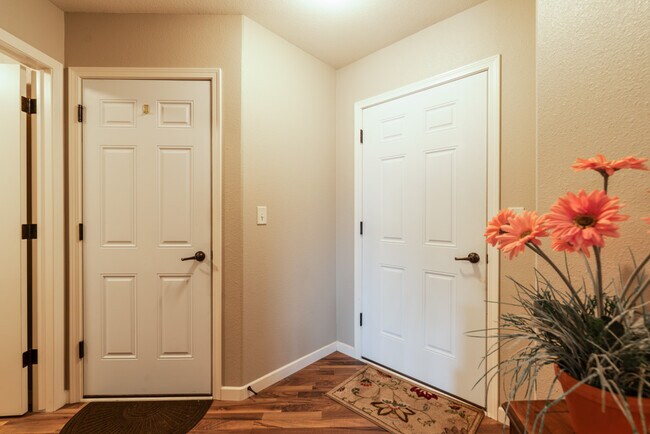 Building Photo - 2304 Marina Rd SE