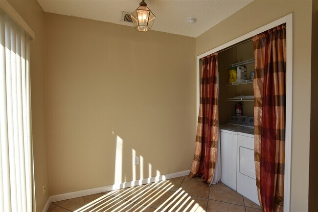Building Photo - 3374 Cedar Springs Pl