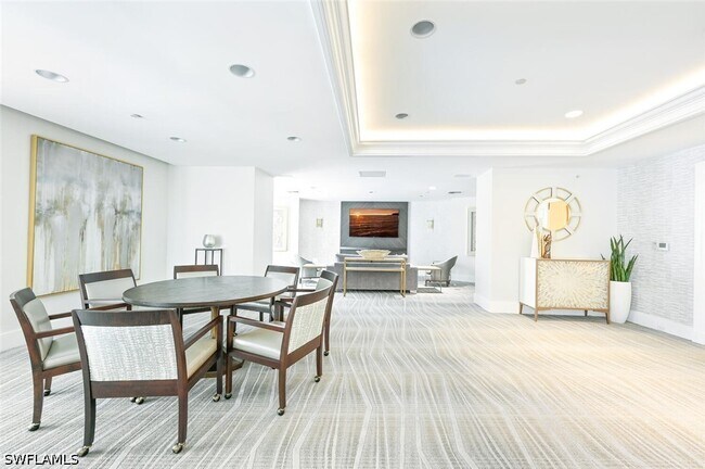 Building Photo - 8665 Bay Colony Dr