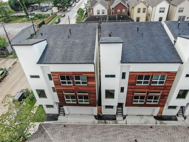 Building Photo - 1539 W 23rd St