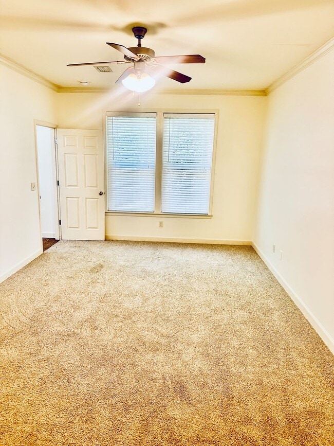 Building Photo - Grove Park Rental