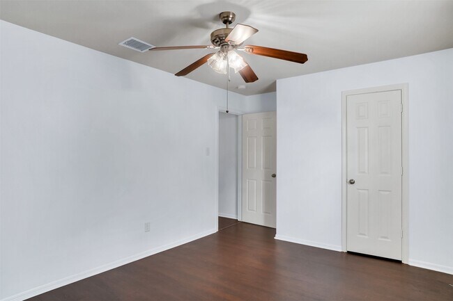 Building Photo - 15807 Little Miss Creek Dr