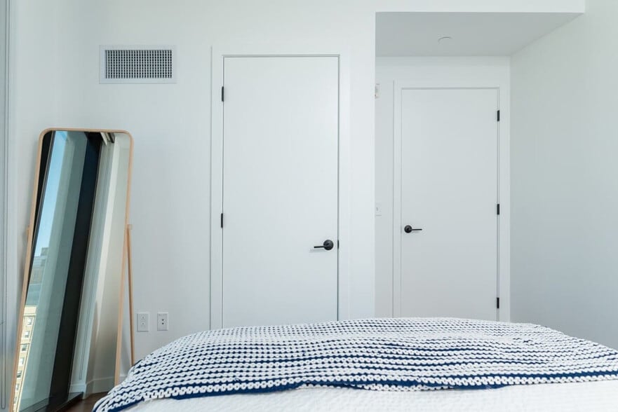 Building Photo - 101 Main St