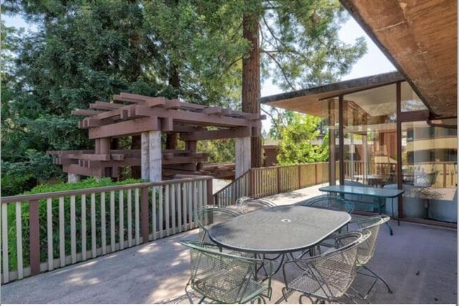 Building Photo - 1-Bedroom Unit with Parking in Mountain View, CA!