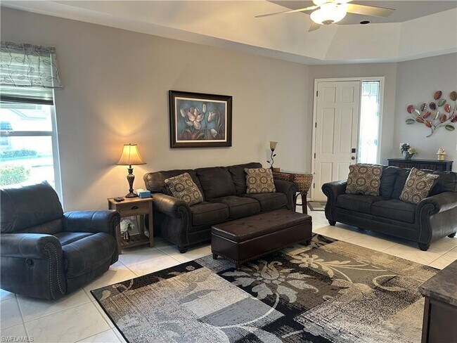 Building Photo - 8564 Fairway Bend Dr