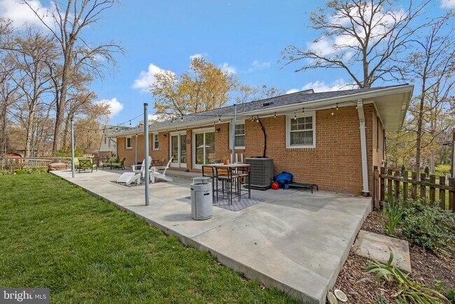 Building Photo - 3113 Woodland Ln