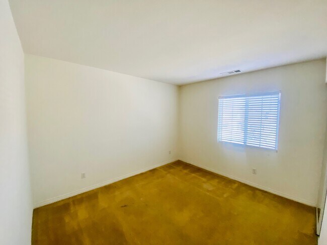 Building Photo - 2306 Cornflower Way