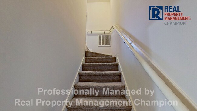 Building Photo - 2 BD/2.5 BA Townhome with Convenient Jacksonville Location