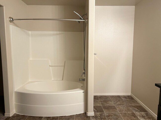 Building Photo - Modern Layout, Private Backyard, Prime Location |3 bed 2.5 bath Home in Nampa