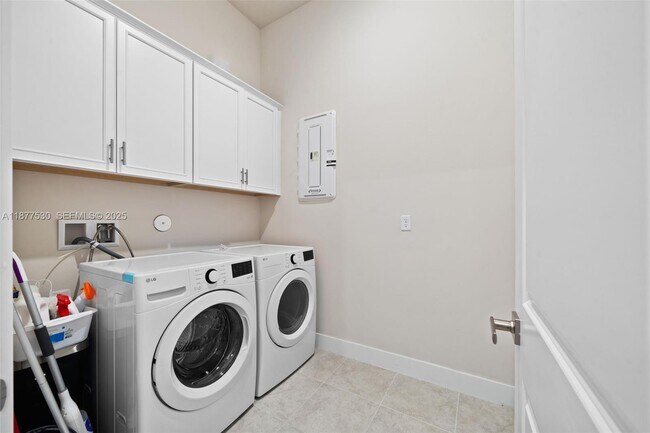 Building Photo - 7612 Knight St