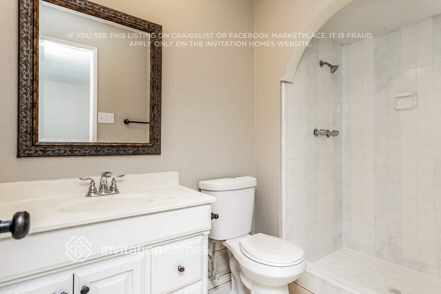 Building Photo - 5001 Thompson Dr