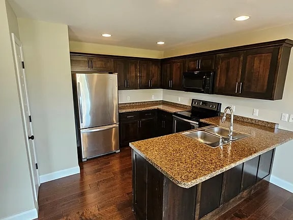 Building Photo - 4905 Cedar Creek Circle