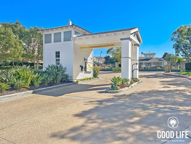 Building Photo - Beautifully Maintained Townhome in Pristine St Cloud Community