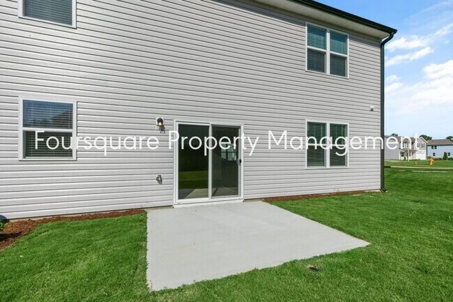 Building Photo - 4 Bedroom Home with 2nd Floor Loft- Kitchen Island & 2-Car Garage – Convenient Raleigh Location