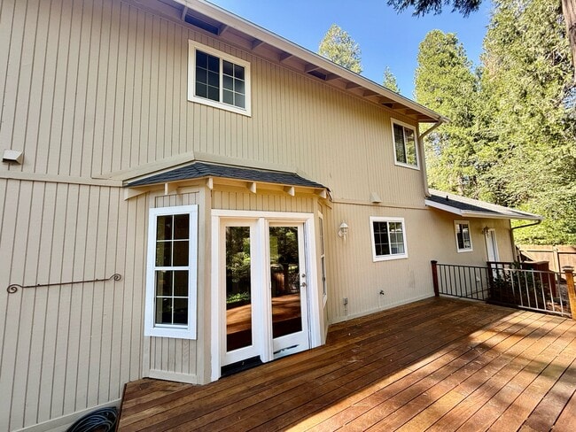 Building Photo - 12101 Banner Lava Cap Rd