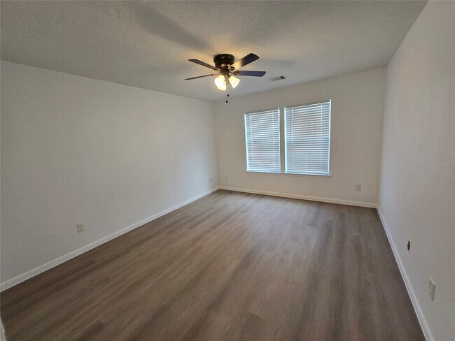 Building Photo - 427 Remington Heights Dr