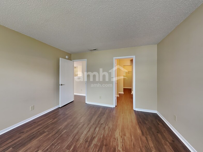 Building Photo - 906 Brookstone Dr