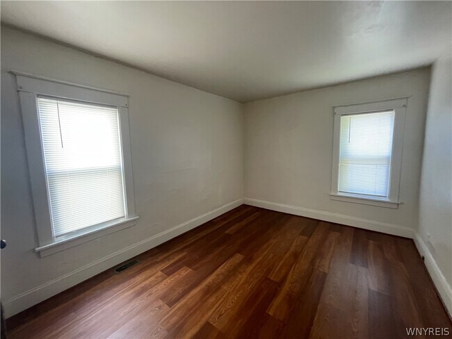 Building Photo - 422 Moselle St