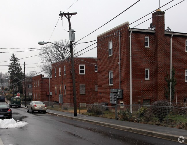 Primary Photo - 3417-3421 Brothers Pl SE