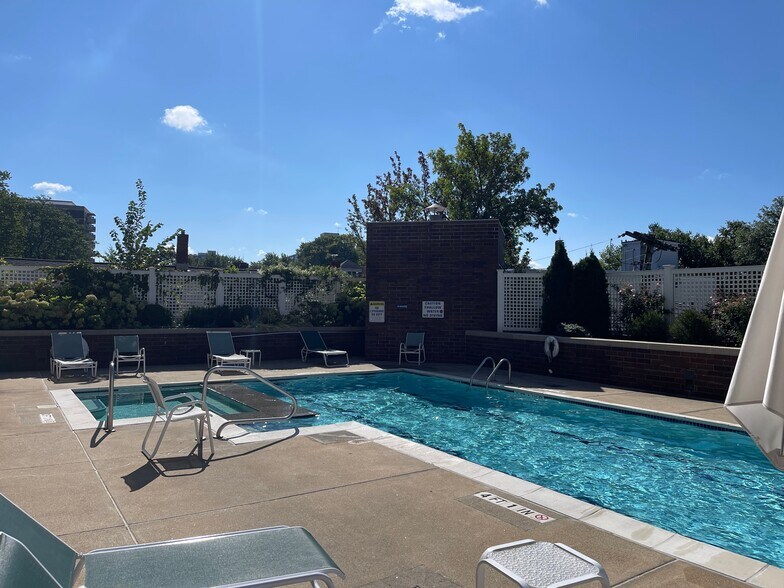 Building Photo - 931 Massachusetts Ave