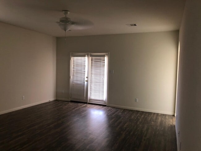 Building Photo - 30826 W Lost Creek Blvd