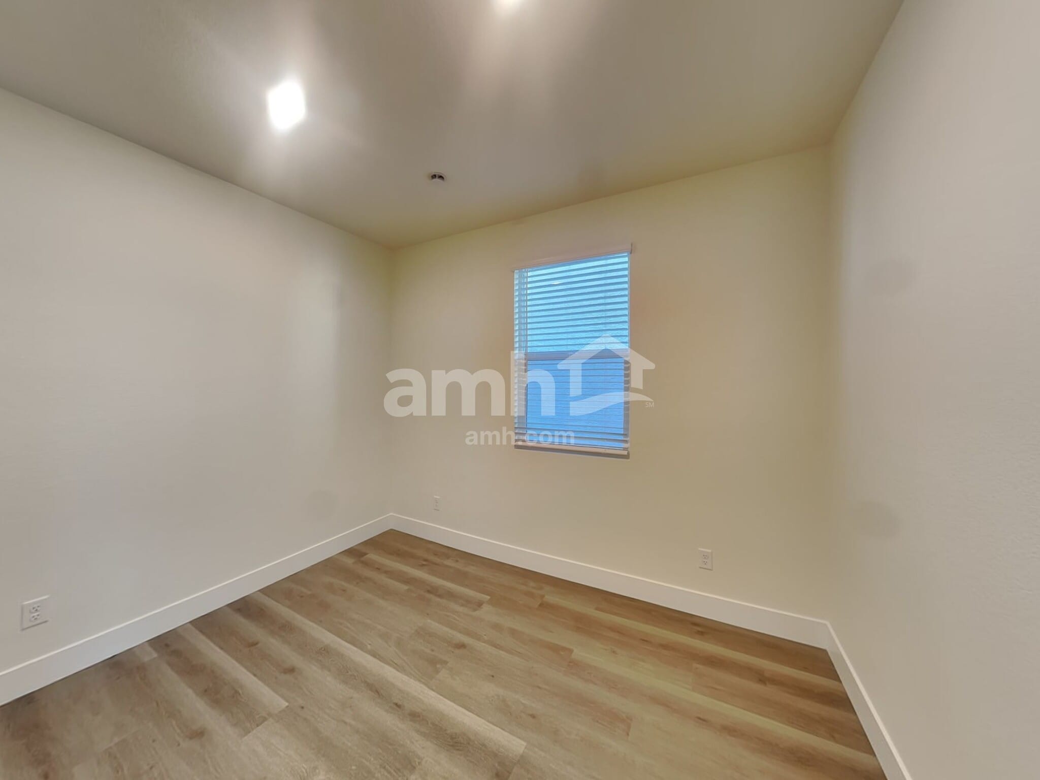 Building Photo - 8935 Dwarf Chin Ave