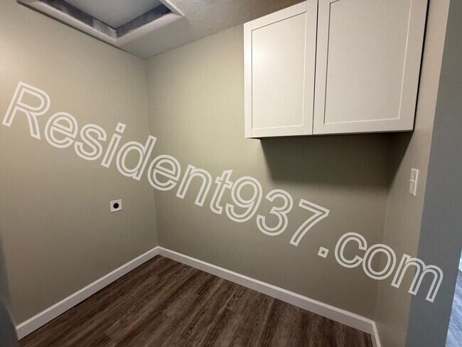 Building Photo - Completely Updated 3 bed 1 Bath home!