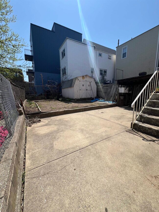 Building Photo - 304 Columbia Ave