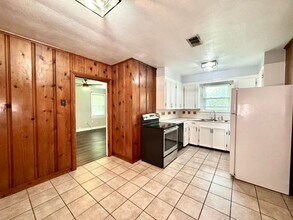 Building Photo - 2428 Orpine Ave