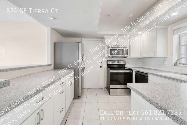 Building Photo - 824 SE Tierra Ct