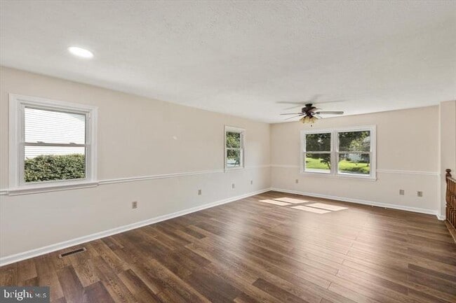 Building Photo - 136 Nightingale Ave