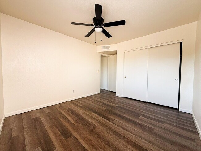 Building Photo - Spacious Garden Lakes Beauty – Vaulted Ceilings, 3-Car Garage & Stunning Upgrades!