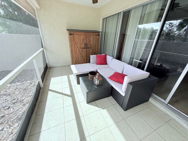 Building Photo - Beautifully Updated & Furnished 2-Bed/2-Bath Villa in Palm Aire – Sarasota, FL