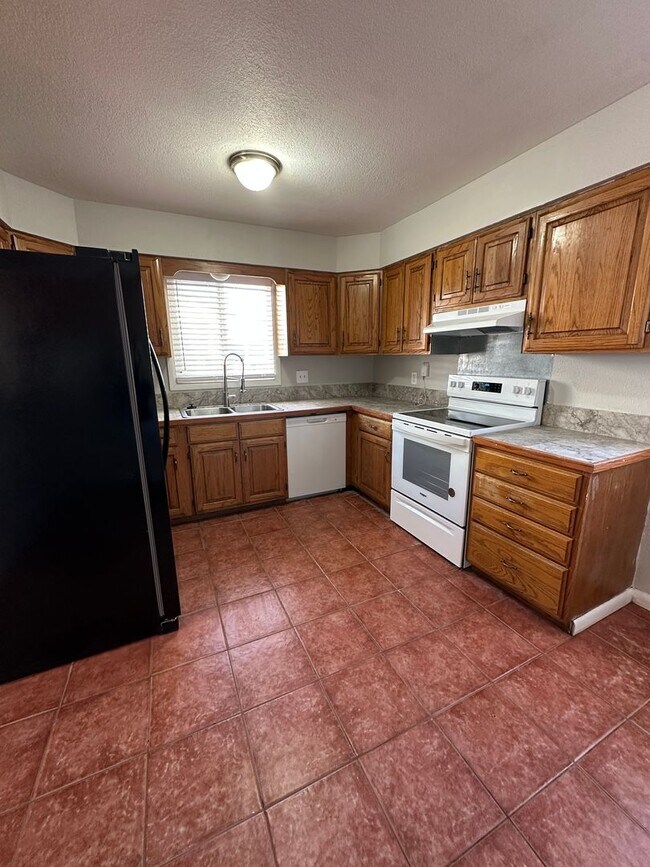Building Photo - 6820 Larsh Dr