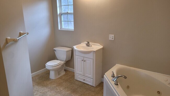 Building Photo - Spacious Home In Garner