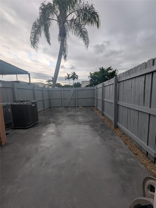 Building Photo - 15018 SW 80th Terrace