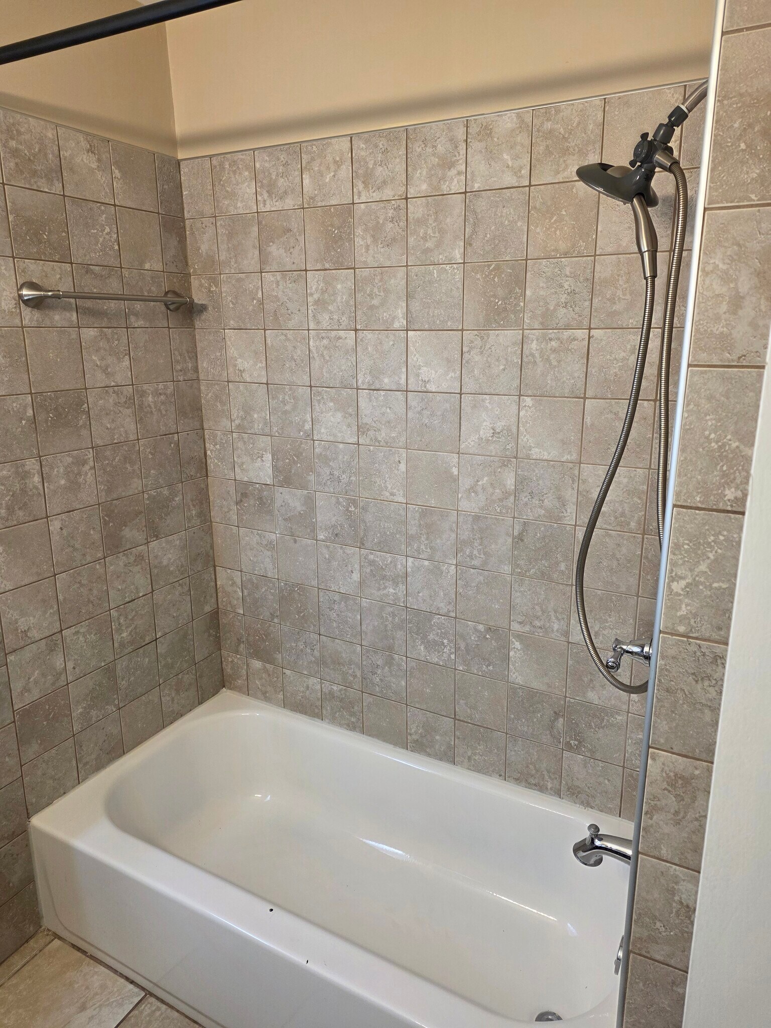 Building Photo - 3009 Sunnyview Dr