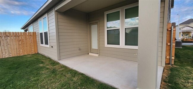 Building Photo - 2333 Moon Tower Trl