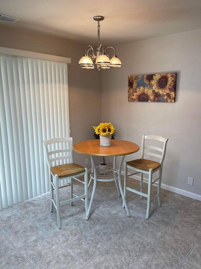 Building Photo - 3 Bedroom House Available Now