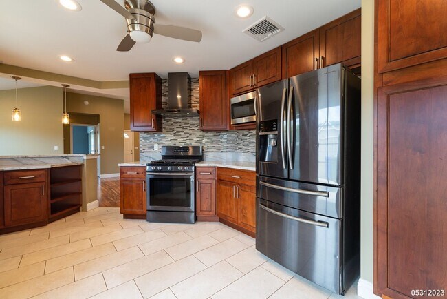 Building Photo - $4,200 | 3br/2ba Single Family Home in Kum...