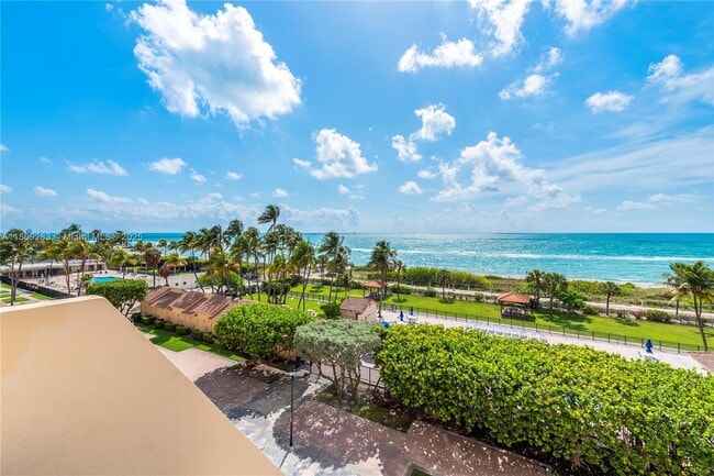 Building Photo - 2555 Collins Ave