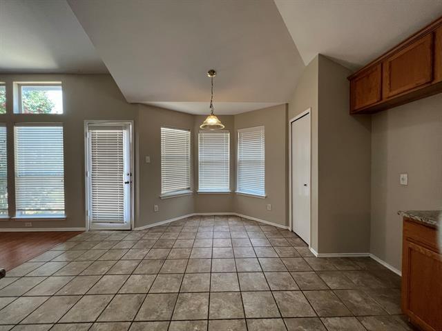 Building Photo - 217 Willowlake Dr