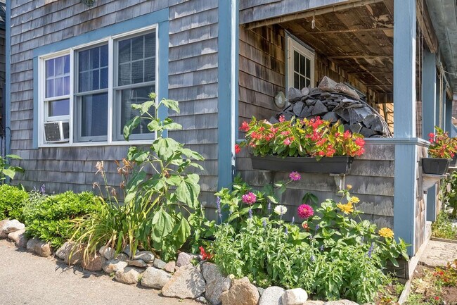 Building Photo - 6 Middle Rd