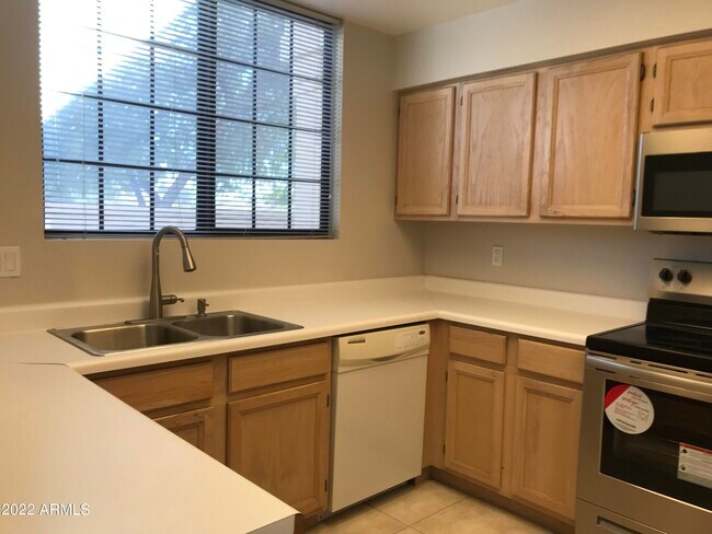 Building Photo - 11515 N 91st St