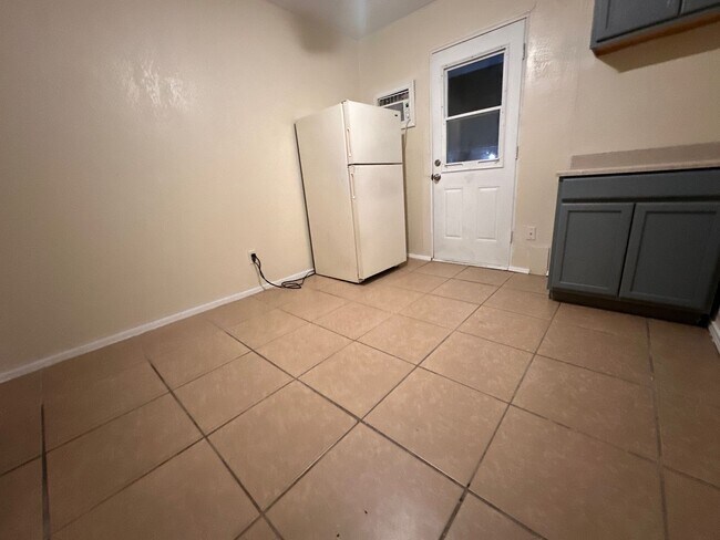 Building Photo - Cozy and affordable Studio