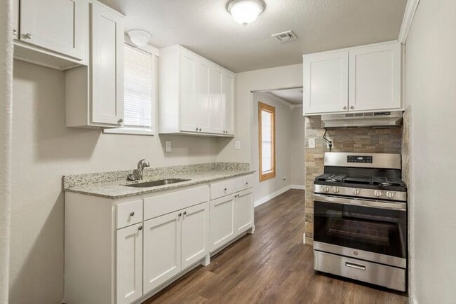 Building Photo - 2514 E Archer St