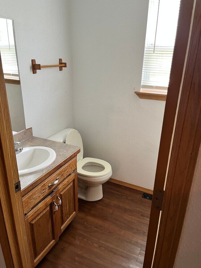 Building Photo - 2BR/1BA Apartment Near MSSU! DOWNSTAIRS UNIT!!