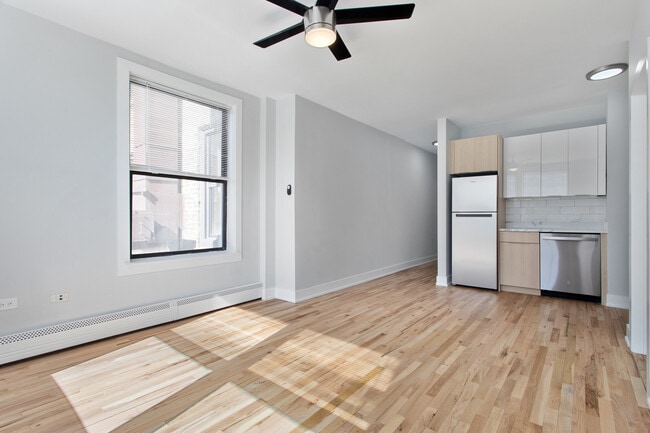 Building Photo - 1625 W Howard St