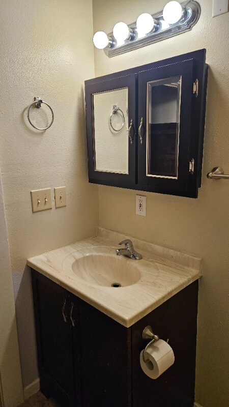 Building Photo - 805 S Ainsworth Ave